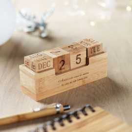 Calendar din lemn personalizat