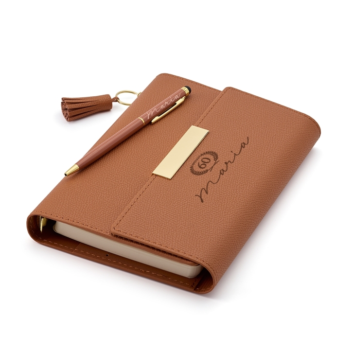 Agenda eleganta personalizata – Capitolul 60, cadou aniversar pentru femei Agenda eleganta personalizata – Capitolul 60, cadou aniversar pentru femei